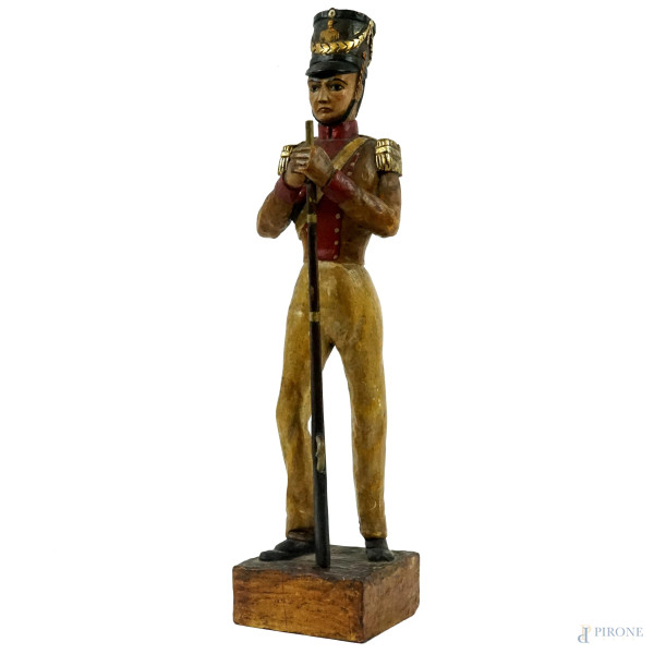 Soldato, scultura in legno policromo, inizi XX secolo, cm h 50