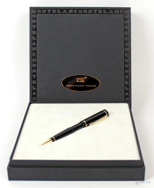 Montblanc, Anniversary Edition 1906-2006, penna a sfera in resina nera, n. serie individuale 18068/45000, lunghezza cm 12,5, entro cofanettto originale.