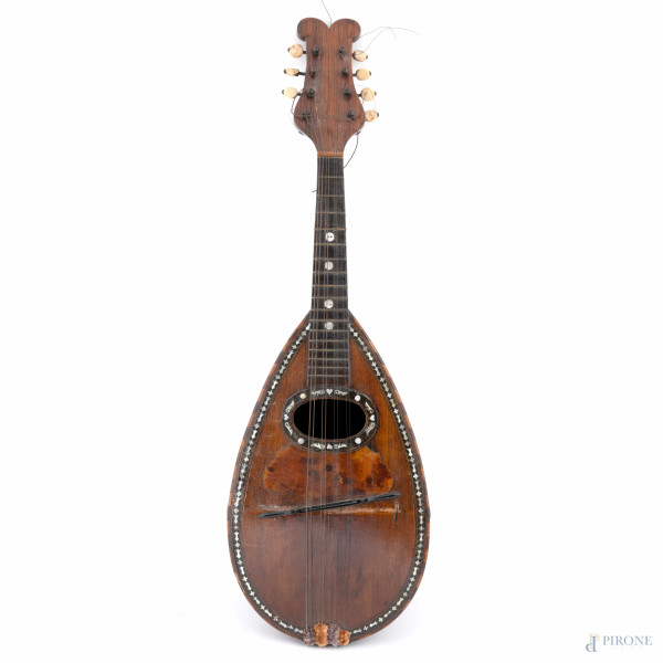 Mandolino, XX secolo, lunghezza cm 61, (segni d'usura, scalfiture, rotture, difetti, da revisionare)