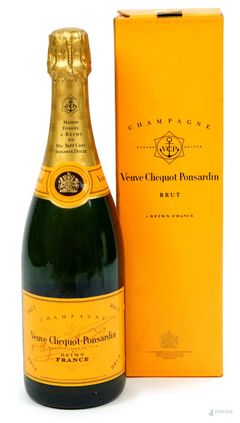 Champagne Veuve Clicquot Ponsardin Brut, bottiglia da 750 ml, entro scatola originale.