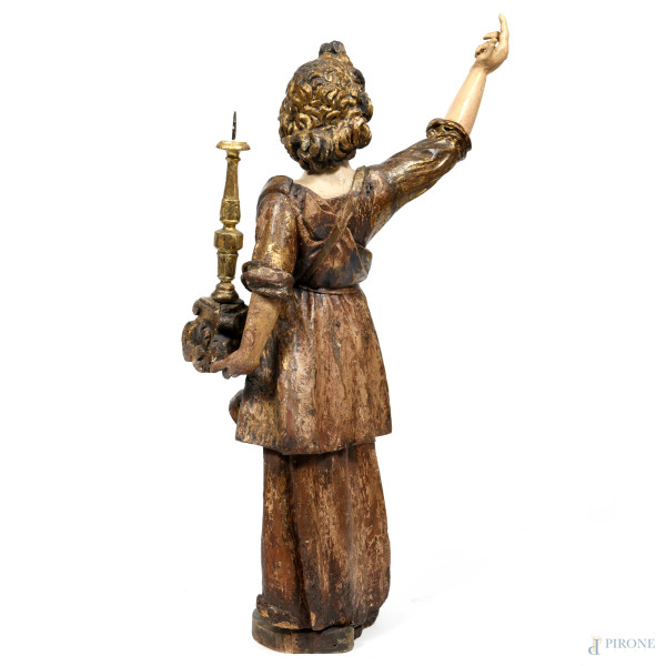 Scultura in legno dorato e dipinto raffigurante angelo portacero, XVIII-XIX secolo, altezza cm 12...