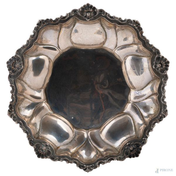 Centrotavola dal profilo cesellato in argento 800/000, cm 4x30, peso gr 370