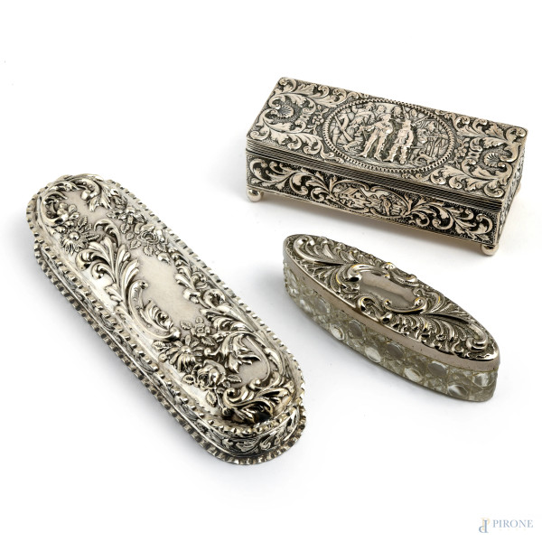 Lotto di tre scatoline in argento e cristallo, misure massime cm 4x17x5, peso gr 307