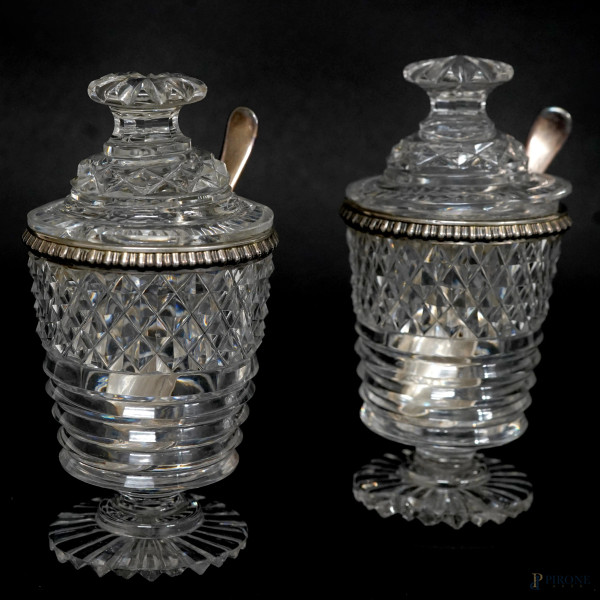 Coppia di salierine in cristallo con profilo in argento e cucchiaino in argento inglese, altezza cm 14, (difetti)