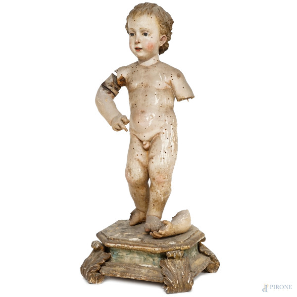 Scultura in legno policroma del XVIII secolo rappresentante Gesù Bambino con occhi in vetro, altezza cm 64,5 (difetti)