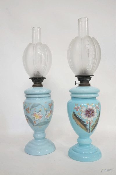 Due lampade da tavolo in opaline turchese con decori floreali policromi dipinti, cm h 65, prima metà del XX secolo, (difetti su una lampada).