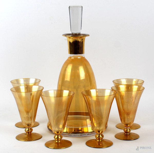 Servizio da liquore art déco in vetro soffiato, composto da una bottiglia e sei bicchierini, misure max cm 27x13
