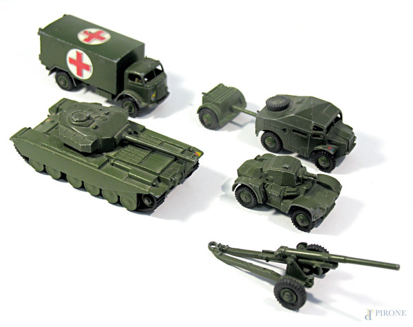 Giocattoli vintage, lotto composto da sei mezzi militari Dinky Toys anni 50, rari