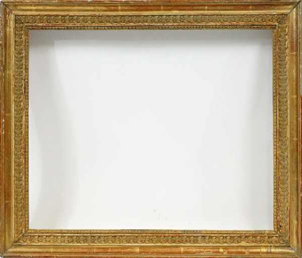 Cornice in legno intagliato e dorato, inizi XX secolo, misure ingombro cm 56x48, luce cm 47x39