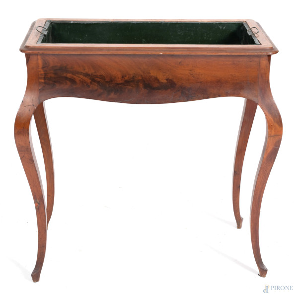 Tavolinetto fioriera in legno impiallacciato con vaschetta di zinco removibile. Piano in marmo, XX secolo, cm 77x76x42, (Segni di usura, scalfiture, rotture, restauri, difetti)