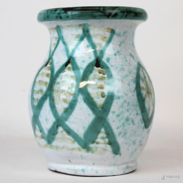 Vaso in ceramica dipinta e smaltata a motivi astratti nei toni del verde, cm h 16,5, probabile manifattura Vietri.