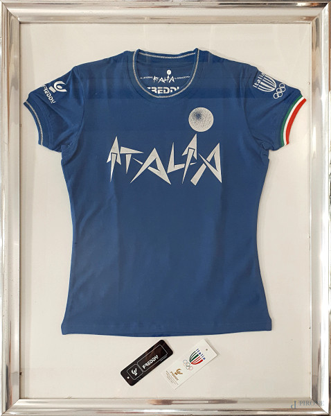 Maglia ufficiale della squadra italiana alle Olimpiadi di Pechino del 2008 con logo disegnato da Arnaldo Pomodoro