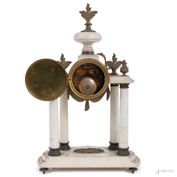 Trittico composto da orologio a tempietto e due candelabri montati a lampada in marmo e bronzo, X...