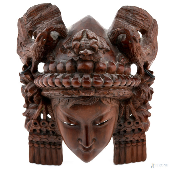 Lotto di due maschere e una scultura a rilievo in legno di teak, XX secolo, misure massime cm 25,...