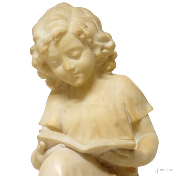 Scultura in marmo raffigurante una bambina che legge, firmato A. D'Orsi, altezza cm 49