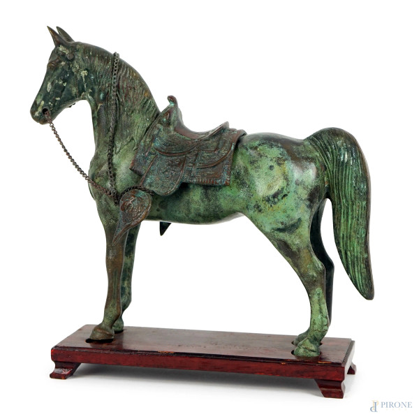 Cavallo, scultura in bronzo, cm 24,5x29x6, base in legno, XX secolo