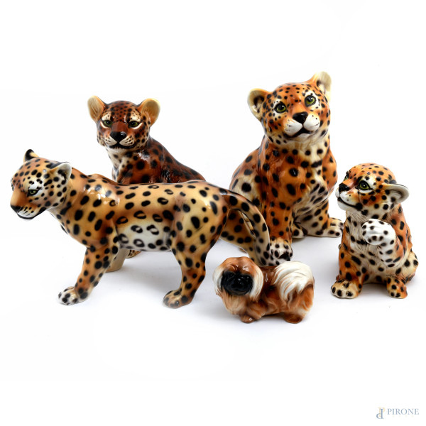 Lotto di cinque sculture di animali in ceramica, XX secolo, altezza massima cm 32, (segni di usura, difetti)