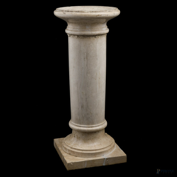 Colonna in marmo, XX secolo, altezza cm 41, (segni di usura, scalfiture, restauri)
