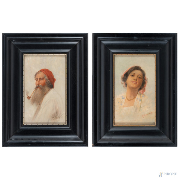 Carl Schleusing (1865-1953), Coppia di ritratti raffiguranti pescatore con pipa e giovane popolana, XX secolo, olio su tavola, cm 29x17, firmati in basso, entro cornice, (segni di usura, piccole abrasioni)