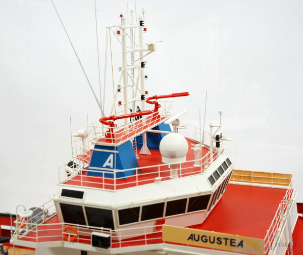 Modello della nave "Carlo Magno", XX secolo, entro teca in plexiglass, cm 70x124x38