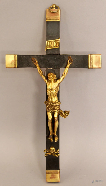 Cristo in bronzo con croce in ebano, altezza 32 cm, XIX secolo.