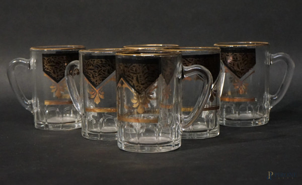 Lotto di sei bicchierini in vetro con decori neri e dorati, cm h 7,5, XX secolo.