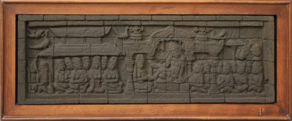 Bassorilievo in pietra vulcanica a soggetto di divinit&#224;, arte orientale, cm 60 x 20, entro cornice.