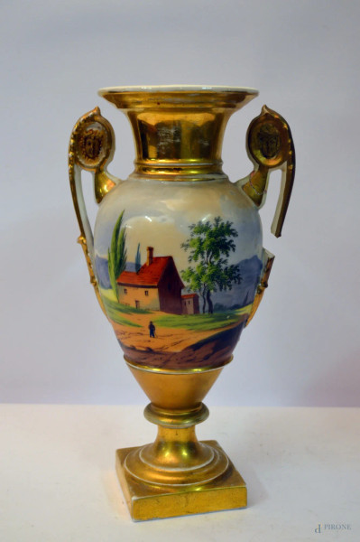Vaso in porcellana policroma a decoro di paesaggi, periodo impero, (difetti), h. 33 cm.
