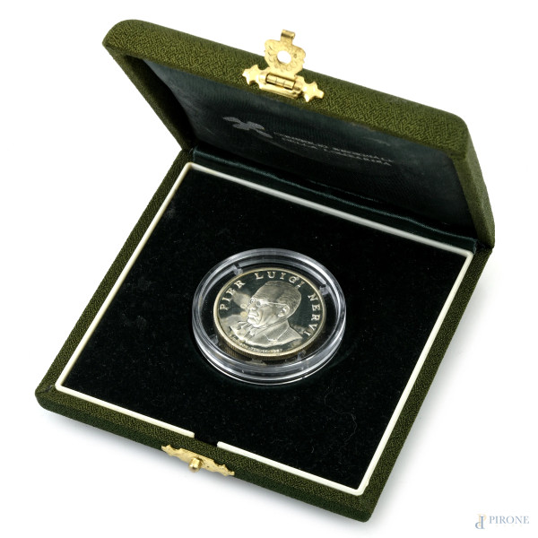 Moneta da collezione in argento 925/000 raffigurante Pier Luigi Nervi, diametro cm 3, peso gr 12