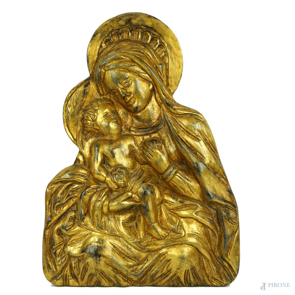 Madonna con Bambino, tavola in legno scolpita e dorata ad altorilievo, cm h 50, XX secolo