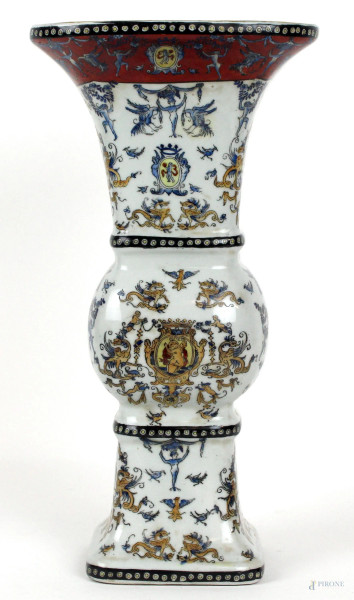 Vaso in porcellana policroma, altezza cm 30,5, arte orientale, XX secolo