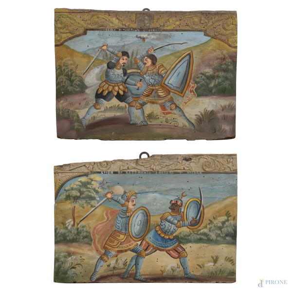 Coppia di pannelli di carretti siciliani raffiguranti scene di poema cavalleresco, XX secolo, misure massime cm 45x32, (segni di usura, scalfiture, difetti, rotture, mancanze)