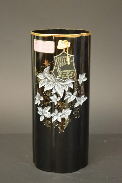 Vaso portafiori in cristallo soffiato di linea tonda centinata, decorate a mano, h. 25 cm.