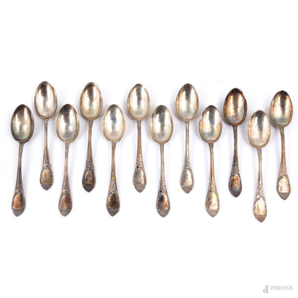 Lotto di 12 cucchiaini da caffè in argento 800/000, lunghezza cm 10, peso complessivo gr 90