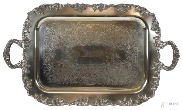Vassoio a guantiera in metallo argentato, prese e decori a motivi di grappoli d'uva, cm 34x58, XX secolo, (segni del tempo)
