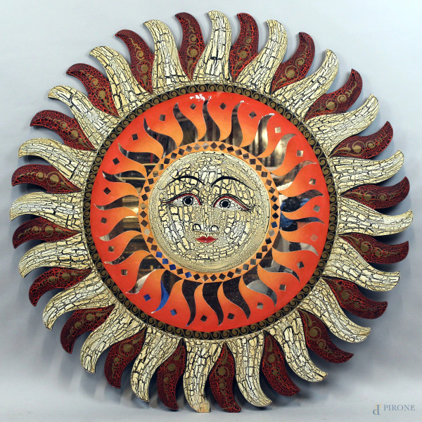 Specchio etnico a forma di sole in legno dipinto, diametro cm 100