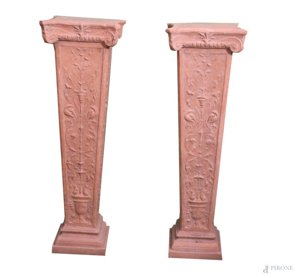 Antica coppia di colonne per giardino in terracotta,h. 100 cm