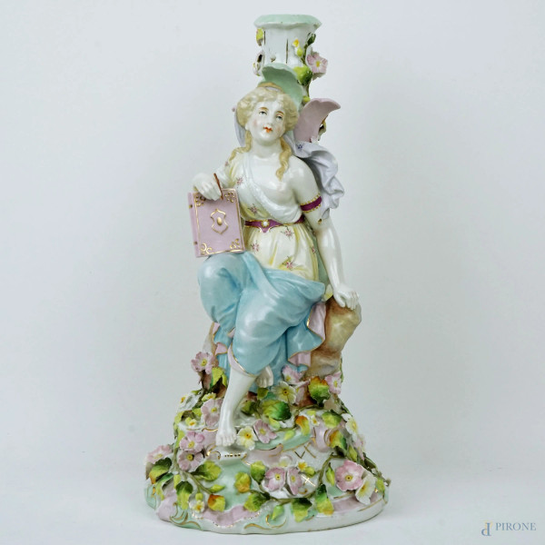 Candeliere in porcellana policroma raffigurante figura femminile seduta con libro, cm h 32,5, marchio alla base, (difetti e restauri).