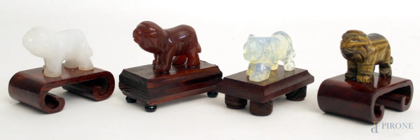 Lotto composto da quattro animali in pietre pregiate diverse, h. 6 cm.