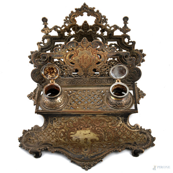 Servito da scrittoio in bronzo argentato, XX secolo, cm 26x34x26, (segni di usura)
