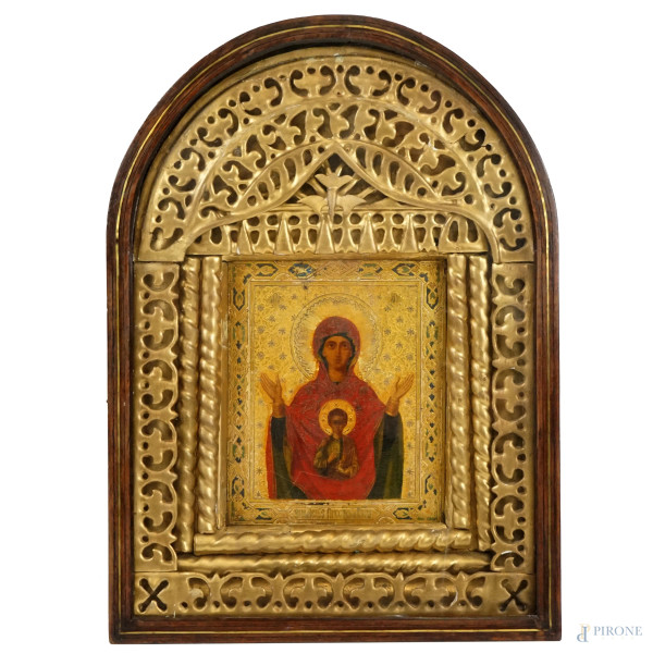 Antica icona raffigurante Madonna del Segno, tempera su tavola a fondo oro, cm 25x21, circa, entro teca con cornice in legno traforato e dorato, ingombro totale cm 11,5x58x42, (difetti e restauri).
