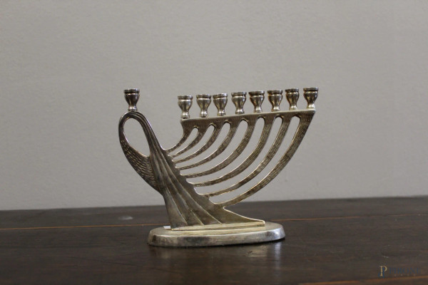 Candeliere ebraico in sheffield, periodo liberty, h. 14 cm, lung. 18 cm