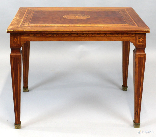 Tavolino stile Luigi XVI, lastronato ed intarsiato, gambe troncopiramidali, cm h 47x57,5x42,5, (difetti)