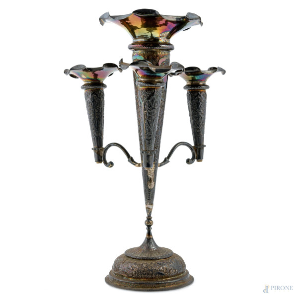 Portafiori in argento con tre vasetti orlati estraibili a corolla del principale, XX secolo, altezza cm 25,5, peso lordo gr 400, (lievi segni di usura del tempo)