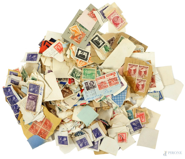 Lotto composto da vari francobolli di diversi paesi.