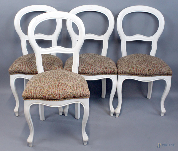 Quattro sedie stile Luigi Filippo, in legno laccato bianco, sedute imbottite e rivestite, (lievissimi difetti, tappezzeria in ottime condizioni)