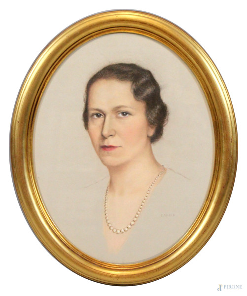 Arnaldo Malpieri - Ritratto di donna con collana di perle, pastello su carta, cm 49x38, ad assetto ovale, entro cornice