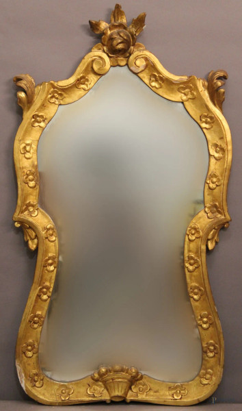 Specchiera di linea centinata in legno dorato, primi 900, h. 84 cm