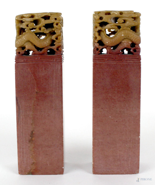 Sigilli cinesi in pietra saponaria, altezza cm 14x4x4, XX secolo