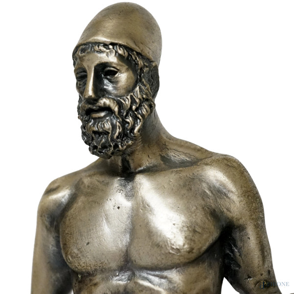 Sculture in metallo argentato rappresentanti i Bronzi di Riace, basi in travertino, riproduzioni ...